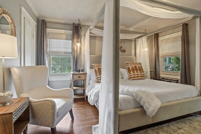 The Garden District Retreat - close to everything!