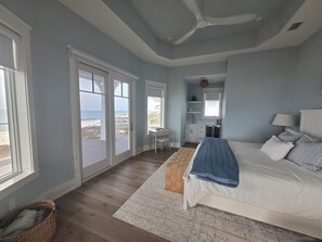 6 bedrooms, free WiFi, wheelchair access - NEW BEACHFRONT-2 masters-hot tub-game room-gated Ovation w/Amenities, dogs OK! (Port St. Joe)