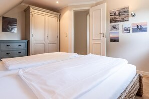 2 bedrooms, iron/ironing board, WiFi