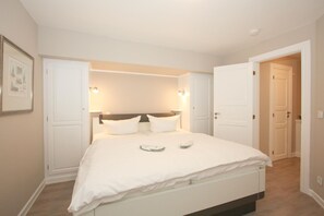 2 bedrooms, in-room safe, iron/ironing board, WiFi