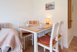 Dining - Haus Heidehörn, App. 5 - Gemütliche 2-zimmer Ferienwohnung mit ca. 45 m², für bis zu 4 Personen (Wenningstedt-Braderup (Sylt))