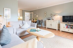 TV, stereo - LH Biberburg, App. 3 - Zauberhafte 2-zimmerwohnung mit ca. 62 m² Wohnfläche, für Max. 2 Personen (Wenningstedt-Braderup (Sylt))