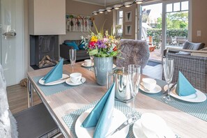 Dining - Summerwave - Bright 3-room vacation home with approx. 78 m² living space, for up to 3 people. (Sylt)