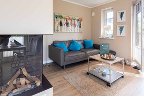 Interior - Summerwave - Bright 3-room vacation home with approx. 78 m² living space, for up to 3 people. (Sylt)