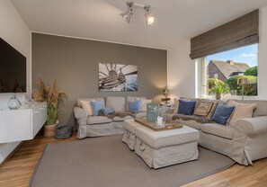 TV, fireplace, DVD player