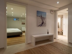 Unclassified image, 5 of 39, button