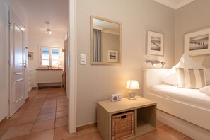 2 bedrooms, iron/ironing board, WiFi