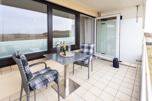 Outdoor dining - Meerblick - Logenplatz 26 - 1-zimmerwohnung mit Meerblick und ca. 35 m² Wohnfläche, für bis zu 2 (Wenningstedt-Braderup (Sylt))