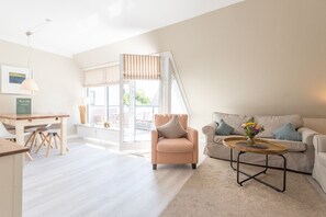 TV, DVD player - Captain Gordon, App. 15 - Cozy 3-room vacation apartment with approx. 70 m², for up to (Wenningstedt-Braderup (Sylt))
