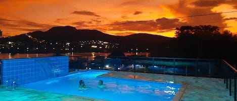 Piscina coperta, piscina all'aperto