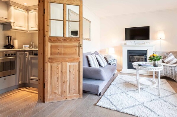 TV - Hideaway - Gemütliches Hausteil mit ca. 55 m² Wohnfläche für 2 Personen, in Zentraler und Sehr (Kampen (Sylt))