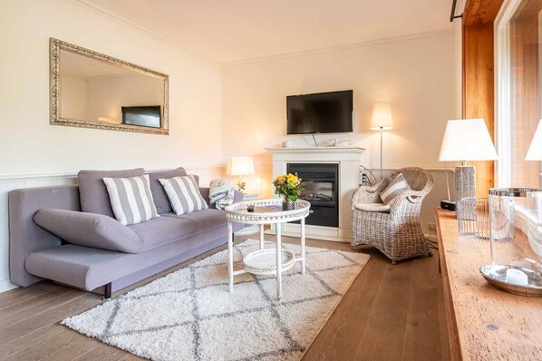 TV - Hideaway - Gemütliches Hausteil mit ca. 55 m² Wohnfläche für 2 Personen, in Zentraler und Sehr (Kampen (Sylt))