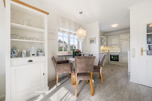 Dining - LH Arnika, house section 4 - Large house section with 4 rooms on approx. 95 m², for up to (Wenningstedt-Braderup (Sylt))