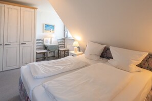 3 bedrooms, iron/ironing board, WiFi