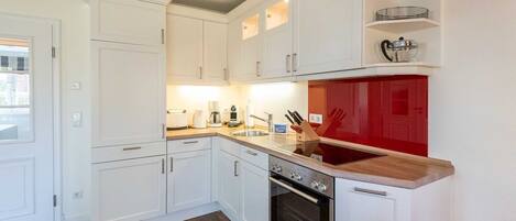 Kühlschrank, Ofen, Herdplatte, Geschirrspüler