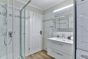 Shower, hair dryer, towels