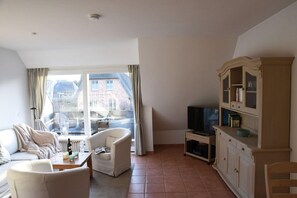 Télévision, lecteur de DVD, chaîne hi-fi