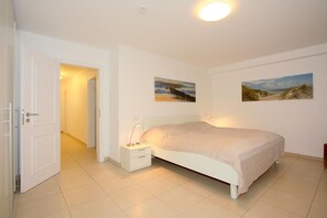 2 bedrooms, iron/ironing board, WiFi