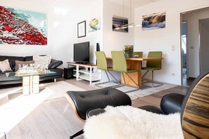 TV, DVD-spiller og stereoanlegg