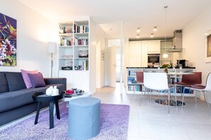 TV - Haus Heide-Hüs, App. 2 - Noble 3-room apartment with approx. 86 m² living space, for up to (Wenningstedt-Braderup (Sylt))