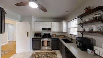 Køleskab, mikrobølgeovn, ovn, kogeplade