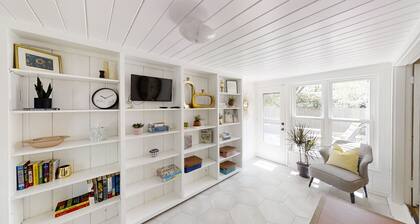 Charming corner. 1 block from Tulsa Expo! Big yard. Dog friendly!