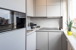 Refrigerador, microondas, parrilla de estufa y lavavajillas 