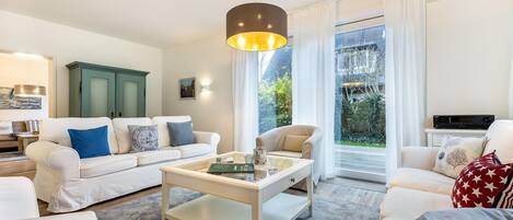 Fernseher, Stereoanlage