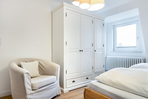 4 Schlafzimmer, Schreibtisch, Bügeleisen/Bügelbrett, WLAN
