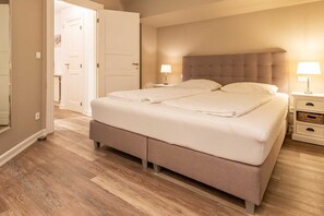 2 室のベッドルーム、アイロン / アイロン台、WiFi、ベッドシーツ