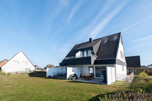 Unclassified image, 3 of 17, button