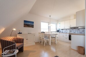 Unclassified image, 4 of 17, button