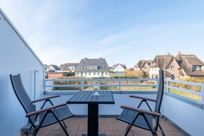 Unclassified image, 2 of 17, button