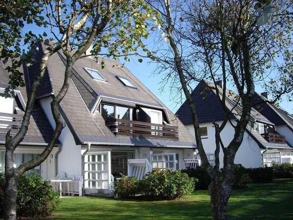 Unclassified image, 1 of 17, button