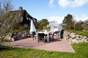 Outdoor dining - LH Westermüür, App. 3 - Familienfreundliche 3-zimmerwohnung mit ca. 60 m² Wohnfläche, für bis zu 4 (Wenningstedt-Braderup (Sylt))