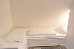 Unclassified image, 2 of 24, button