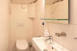 Unclassified image, 4 of 24, button