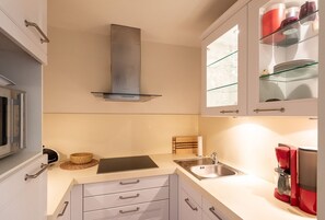 Refrigerador, microondas, parrilla de estufa y lavavajillas 