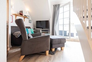 TV, video games - LH Dwarslöper, App.3 - Schöne 3-zimmer Ferienwohnung am Strand von Wenningstedt mit ca. 50 m², für (Wenningstedt-Braderup (Sylt))