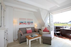 TV, stereo - Am Heidepark, App. 5 G - Friendly designed 2-room apartment on approx. 50 m² (Wenningstedt-Braderup (Sylt))