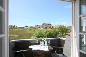 Outdoor dining - Am Heidepark, App. 5 G - Friendly designed 2-room apartment on approx. 50 m² (Wenningstedt-Braderup (Sylt))