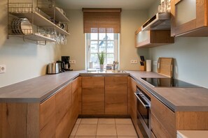 Kühlschrank, Ofen, Herdplatte, Geschirrspüler