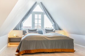 3 bedrooms, desk, iron/ironing board, WiFi