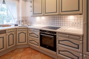 Réfrigérateur, four, plaque de cuisson, lave-vaisselle