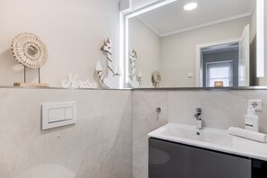 Unclassified image, 5 of 35, button