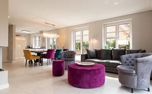 Unclassified image, 2 of 35, button