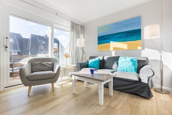 Una televisión, un reproductor estéreo