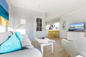 TV, stereo - C-haus Carola. App 13 - Helle und Moderne 3-zimmer Ferienwohnung mit ca. 65 m² in Zentraler Lage, (Wenningstedt-Braderup (Sylt))