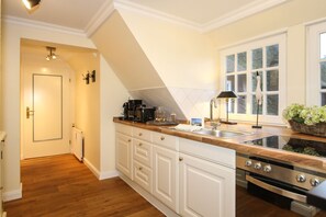 Refrigerador, horno, parrilla de estufa y lavavajillas 