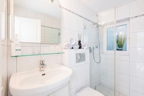 Shower, towels